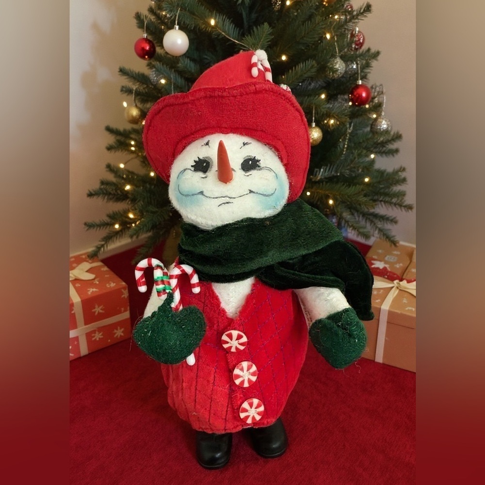 Annalee Snowman Figurine – 2004 – Peppermint Candy Christmas Decor – 10”